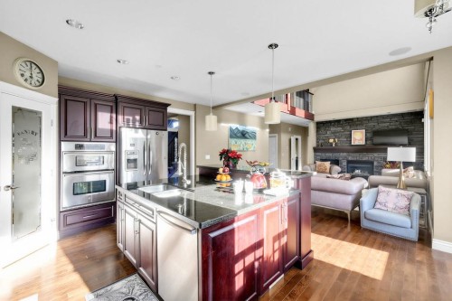 26500 124 Avenue, Maple Ridge, BC - Indoor Photo Showing Kitchen With Upgraded Kitchen