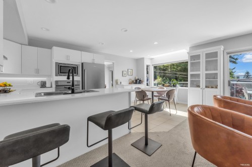 111 Sandringham Crescent, North Vancouver, BC 