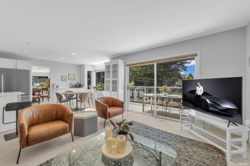 111 Sandringham Crescent, North Vancouver, BC 