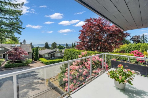 111 Sandringham Crescent, North Vancouver, BC 