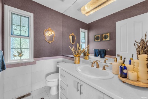 111 Sandringham Crescent, North Vancouver, BC 