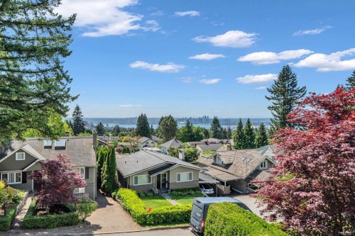 111 Sandringham Crescent, North Vancouver, BC 