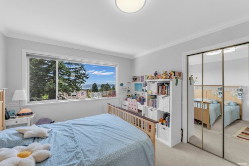 111 Sandringham Crescent, North Vancouver, BC 