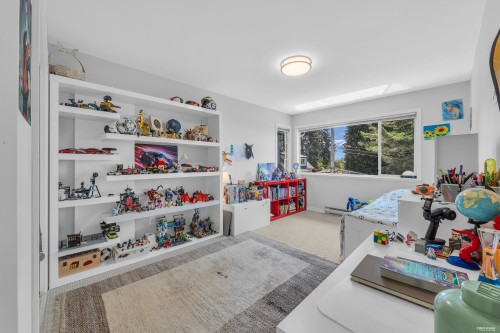 111 Sandringham Crescent, North Vancouver, BC 