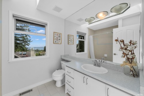 111 Sandringham Crescent, North Vancouver, BC 
