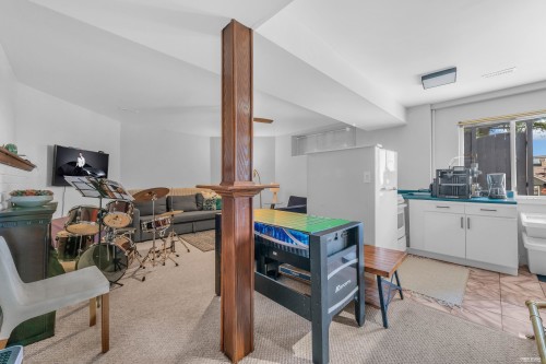 111 Sandringham Crescent, North Vancouver, BC 