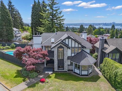 111 Sandringham Crescent, North Vancouver, BC 