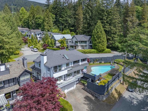111 Sandringham Crescent, North Vancouver, BC 