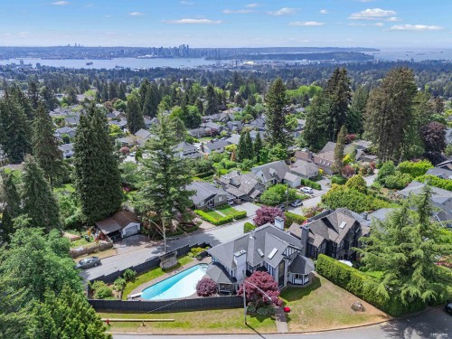 111 Sandringham Crescent, North Vancouver, BC 