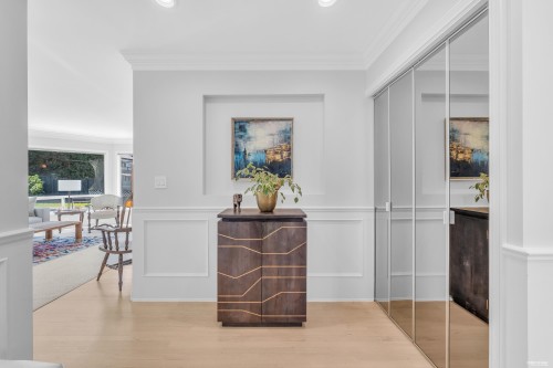 111 Sandringham Crescent, North Vancouver, BC 