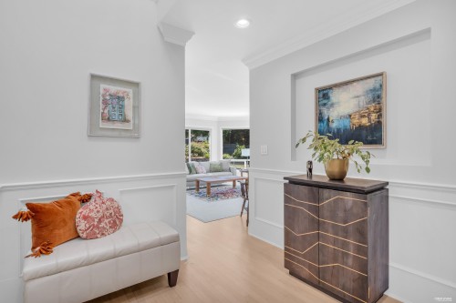 111 Sandringham Crescent, North Vancouver, BC 