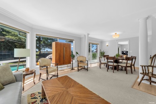 111 Sandringham Crescent, North Vancouver, BC 