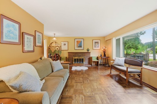 1611 Lynn Valley Road, North Vancouver, BC 