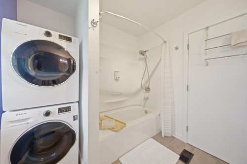 1611 Lynn Valley Road, North Vancouver, BC 