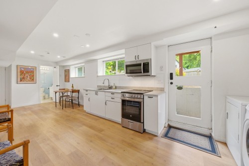 1611 Lynn Valley Road, North Vancouver, BC 