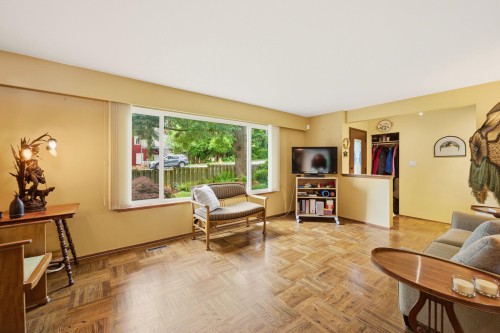 1611 Lynn Valley Road, North Vancouver, BC 