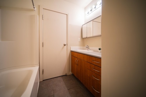 203-440 Richards Street , Vancouver, BC V6B 2Z3 2