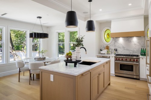 1685 Nelson Street, Vancouver, BC 