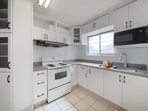 3218 45Th Avenue E, Burnaby, BC 