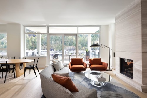 302-6707 Nelson Avenue  West Vancouver, BC V7W 0A4