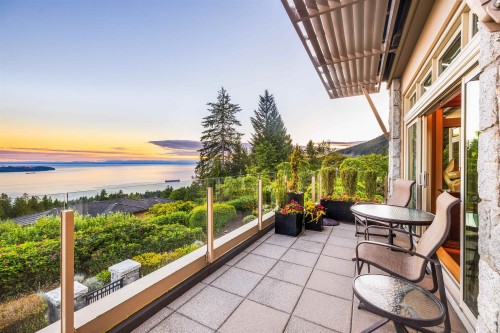 101-2535 Garden Court  West Vancouver, BC V7S 0A1