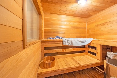 1448 Sandhurst Place, West Vancouver, BC 
