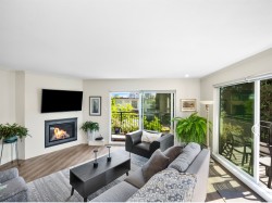202-134 20th Street W North Vancouver, BC V7M 1Y4