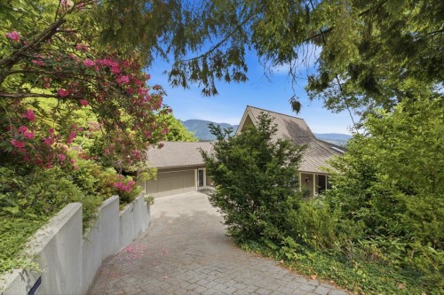 820 Younette Drive, West Vancouver, BC 