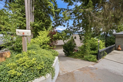 820 Younette Drive, West Vancouver, BC 