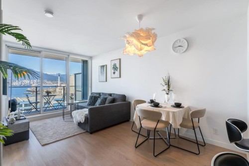 603-933 Hastings Street E Vancouver, BC V6A 0G6