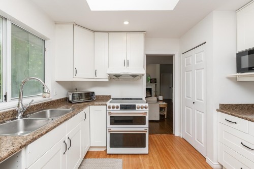 1221 Rochester Avenue, Coquitlam, BC 