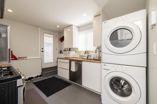 4338 Arthur Drive, Delta, BC - Indoor Photo Showing Laundry Room