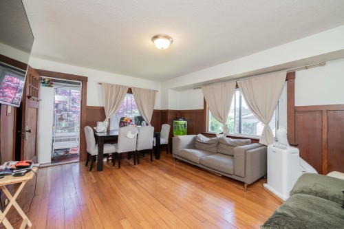 4338 Arthur Drive, Delta, BC - Indoor Photo Showing Living Room