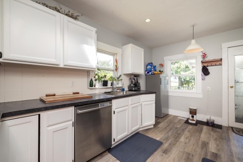 4338 Arthur Drive, Delta, BC - Indoor Photo Showing Kitchen