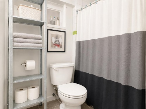 5569 Culloden Street, Vancouver, BC - Indoor Photo Showing Bathroom
