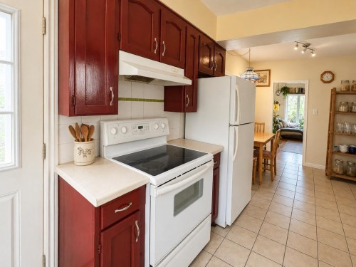 5569 Culloden Street, Vancouver, BC - Indoor Photo Showing Kitchen