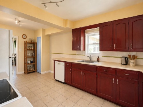 5569 Culloden Street, Vancouver, BC - Indoor Photo Showing Kitchen With Double Sink