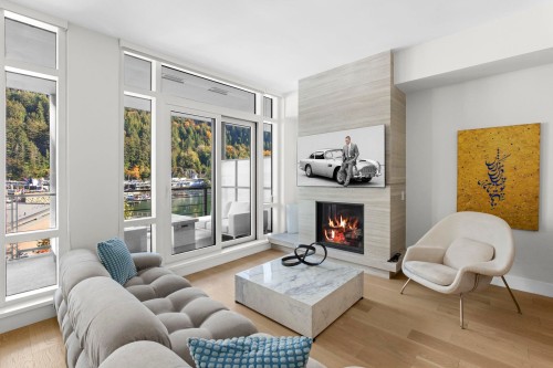 301-6697 Nelson Avenue  West Vancouver, BC V7W 2B2