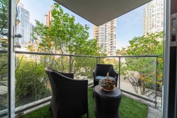 301-689 Abbott Street  Vancouver, BC V6B 0J2