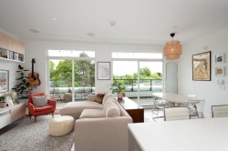 PH2-979 19th Avenue E Vancouver, BC V5V 3C4