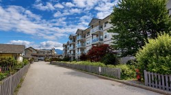 107-1203 Pemberton Avenue Squamish, BC V8B 0J7
