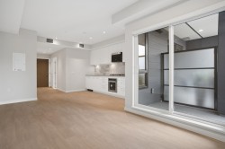 516-110 17th Street E North Vancouver, BC V7L 0K4