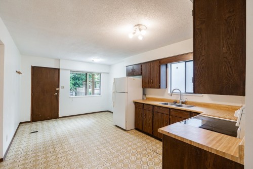 3226 5Th Avenue W, Vancouver, BC 
