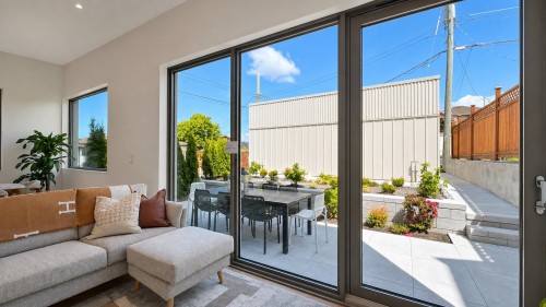 2-2915 5Th Avenue E, Vancouver, BC 