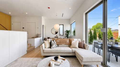 2-2915 5Th Avenue E, Vancouver, BC 