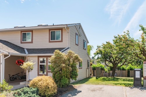 4-765 School Road  Gibsons, BC V0N 1V9
