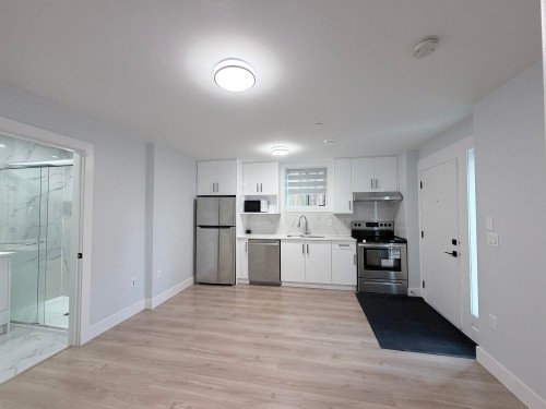 4328 Gladstone Street, Vancouver, BC - Indoor Photo Showing Kitchen