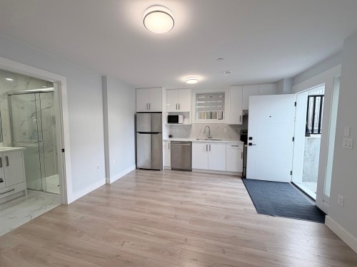 4328 Gladstone Street, Vancouver, BC - Indoor Photo Showing Kitchen