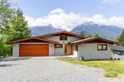40427 Ayr Drive Squamish, BC V0N 1T0