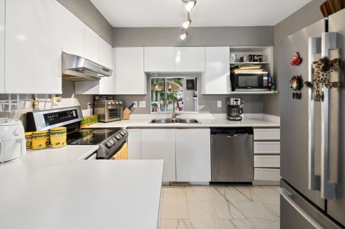 Th28-2590 Panorama Drive, Coquitlam, BC 